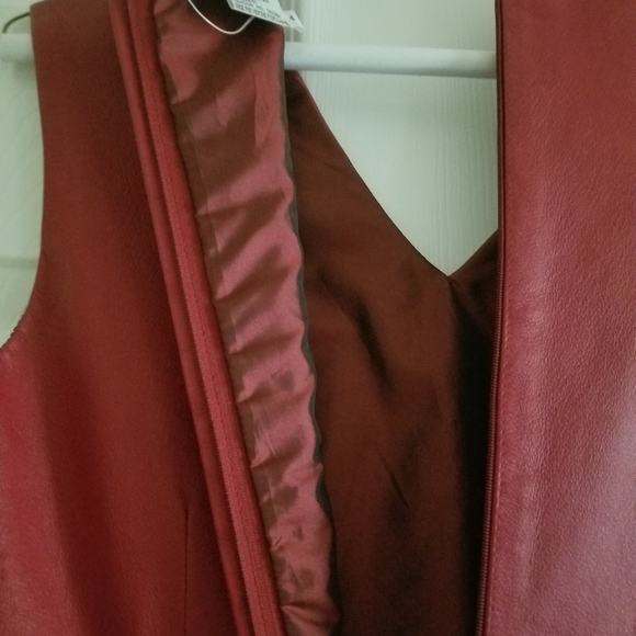 Red Faux Leather Dress with Appliques, V-Neck, Fully Lined Size 4, Styleworks - Picture 7 of 8